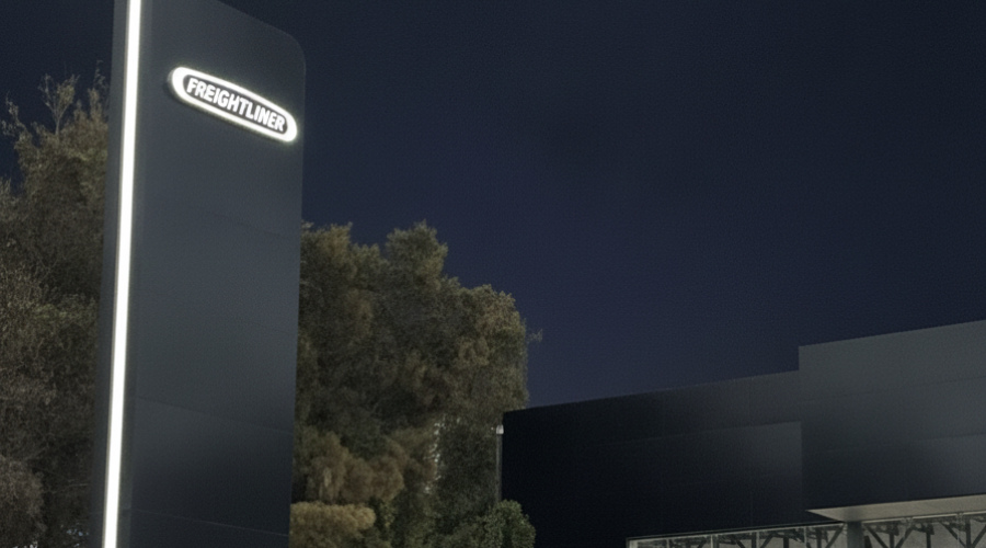 freightliner_totem_02_night